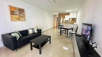 Apartment, 1 Bedroom, Terrace, Mountain View | Living area