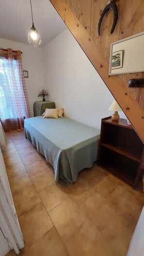 2 chambres, fer et planche à repasser, draps fournis