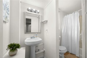 Dusche, Handtücher, Seife, Toilettenpapier