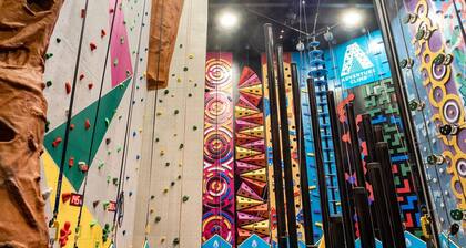 Group Stay with 3 Parking Spaces