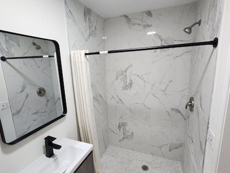 Shower, towels, soap, toilet paper. Economy Inn
