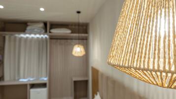 Deluxe Triple Room | Iron/ironing board, free WiFi, bed sheets