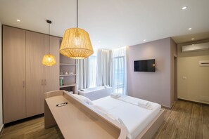 Tabla de planchar con plancha, wifi gratis y ropa de cama 