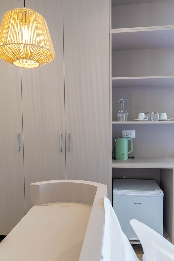 Chambre Double Deluxe, balcon, vue mer | Armoire