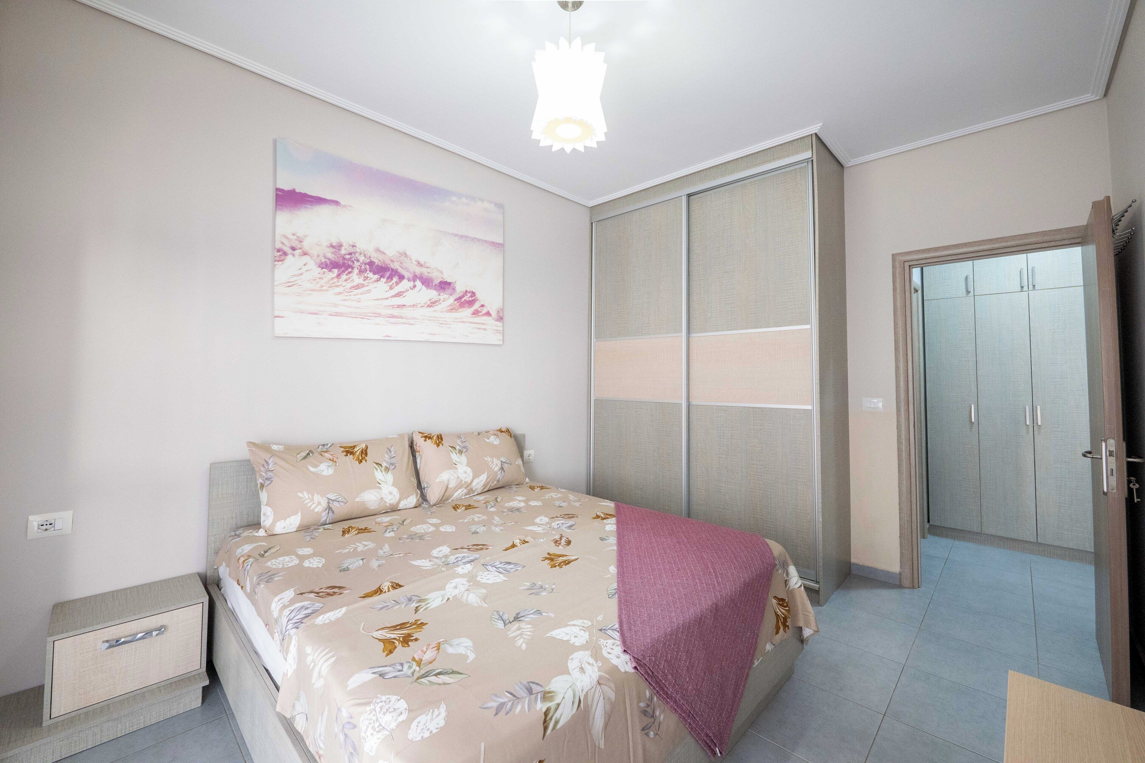 Appartement, balcon, vue partielle sur la mer | Fer et planche à repasser, accès au Wi-Fi (inclus), literie fournie