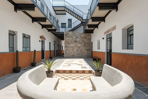 Casona 212 | Style, Connectivity & Parking