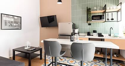 Casona 212 | Style, Connectivity & Parking