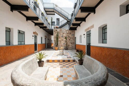 Casona 212 | Style, Connectivity & Parking