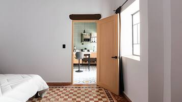 1 bedroom, iron/ironing board, internet, bed sheets