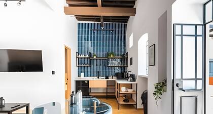 Casona 212|Apt in Prime Downtown Location+ Parking