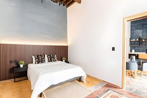 1 chambre, fer et planche à repasser, draps fournis