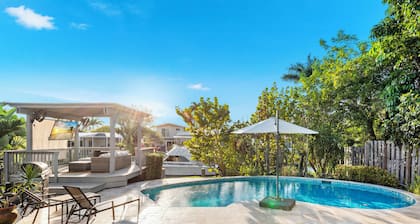 4BR Lauderdale Waterfront Oasis - 20 Mins to Miami - 10 mins to FLL beaches