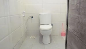 Standard Single Room, Balcony | Bathroom - Jambiani Transit Hostel (Jambiani)