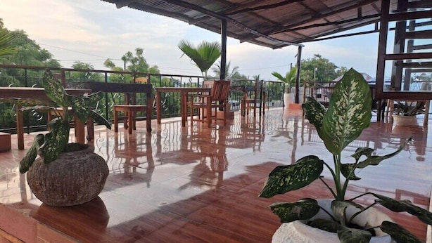 Front of property - Jambiani Transit Hostel (Jambiani)