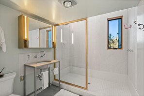 Hair dryer, towels, soap, shampoo - Artist Ranch, private hot tub & tennis, near Aspen (Carbondale)