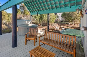 A wooden deck with a hot tub, two wooden benches, and a table. - 25 Acre Artist Ranch, hot tub & tennis, near Aspen (Carbondale)