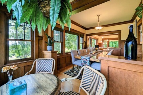 Charming 19th Century Craftsman in the Heart of Wine Country-Pet Friendly!