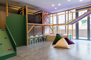Children’s play area – indoor - Vista incrível com piscina e AC (Sao Paulo)