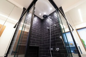 Apartment | Bathroom | Shower - Vista incrível com piscina e AC (Sao Paulo)