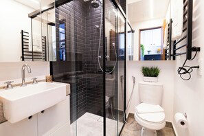 Apartment | Bathroom - Vista incrível com piscina e AC (Sao Paulo)