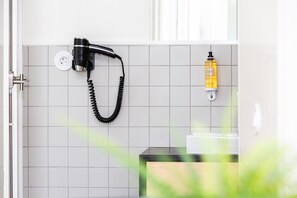 Apartment | Bathroom | Hair dryer - Cotton Cozy Nightlife Studio (Porto)