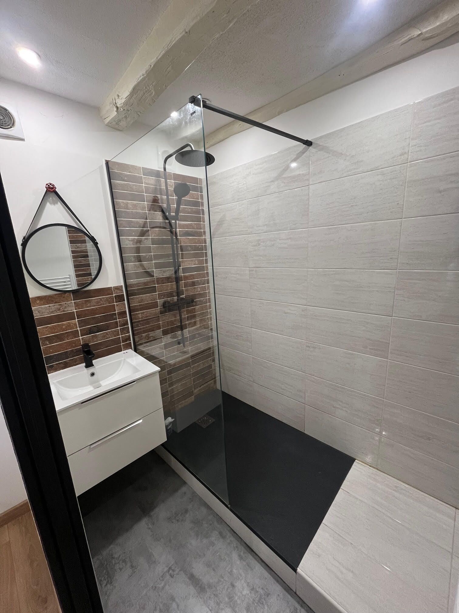 毛巾、肥皂、卫生纸