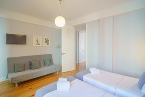 Appartement | 4 chambres, ameublement personnalisé, fer et planche à repasser