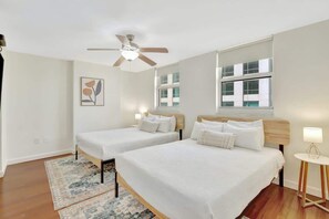 3 slaapkamers, een bureau, een strijkplank/strijkijzer, reisbedje