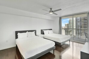 1 Schlafzimmer, Schreibtisch, Bügeleisen/Bügelbrett, Reisekinderbett