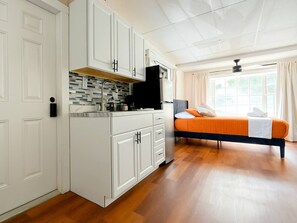 Apartment | 1 bedroom - Modern Studio Escape 10min to Legoland (Winter Haven)