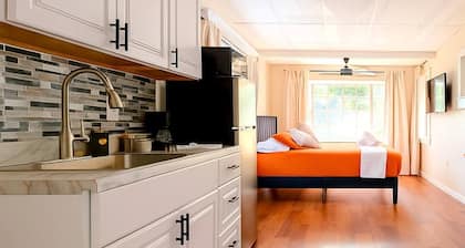 Modern Studio Escape 10min to Legoland