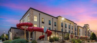 2 Classic Suites Close to Loveland Sports Park + Pool and Breakfast Included