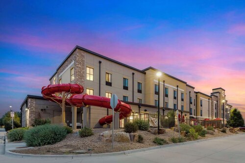 2 Suite Perfect for Family Fun and Relaxation with Indoor Pool & Breakfast