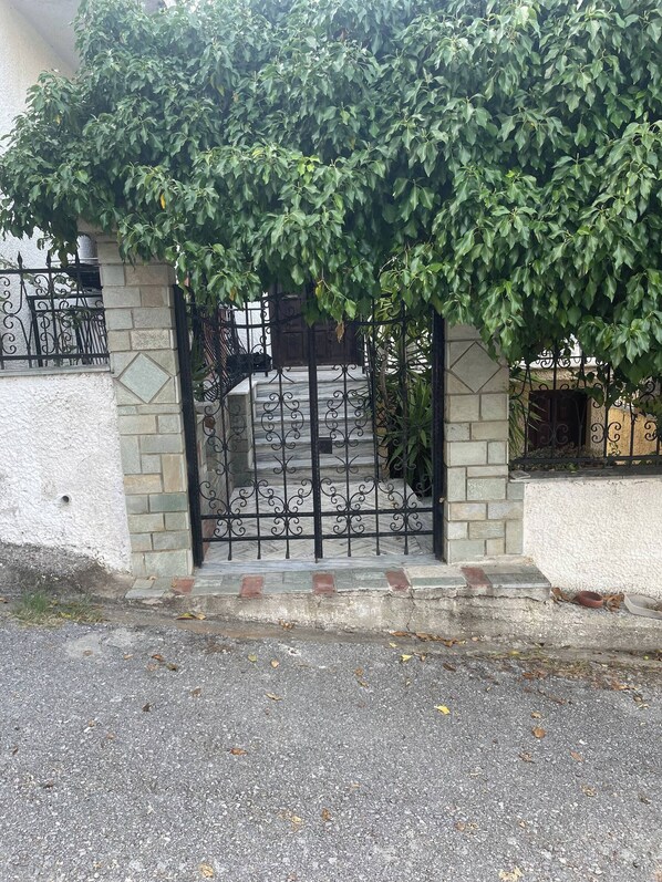 Villa, 3 chambres, fumeurs, balcon | Entrée de l’hébergement