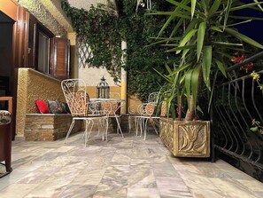 Villa, 3 Bedrooms, Smoking, Balcony | Living area | Books
