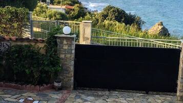 Villa - 3 soveværelser - ryger - balkon | Overnatningsstedets indgangsparti