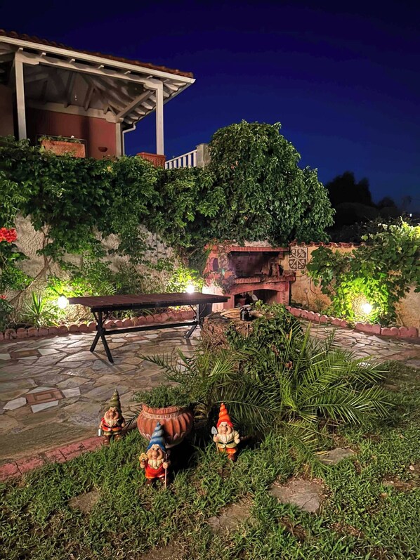 Villa, 3 Bedrooms, Smoking, Balcony | Garden