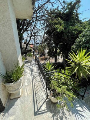 Villa, 3 soverom, røyk, balkong | Hage