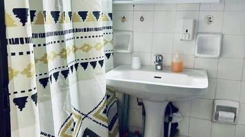 Villa, 3 Bedrooms, Smoking, Balcony | Bathroom