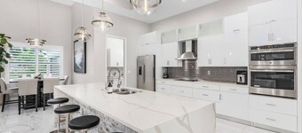 Luxury Home - 4BR - Private Outdoor Oasis w/ Htd Saltwater Pool - Game Rm w/ PS5