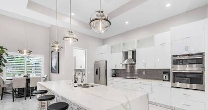 Luxury Home - 4BR - Private Outdoor Oasis w/ Htd Saltwater Pool - Game Rm w/ PS5