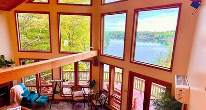 Blissful Lake Cabin 8 acres 2 fireplaces firepit hot tub