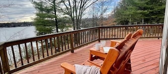 Spectacular Lake Cabin 8 acres & private boat dock