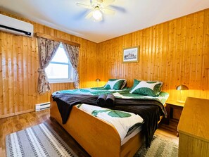 1 bedroom, free WiFi, bed sheets - Cozy spacious chalet, On Cabot trail, 8min to Baddeck | Unit 10@ The Great Cabot (Baddeck)