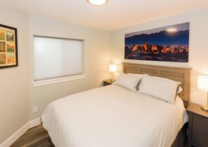 4 bedrooms, in-room safe, iron/ironing board, travel crib - Location, location!  Spacious 4-BR double apartment near Cottonwood Canyons (Cottonwood Heights)