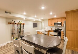 Dining - Location, location!  Spacious 4-BR double apartment near Cottonwood Canyons (Cottonwood Heights)