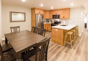 Dining - Location, location!  Spacious 4-BR double apartment near Cottonwood Canyons (Cottonwood Heights)