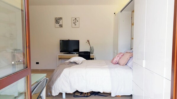 1 bedroom, free WiFi, bed sheets