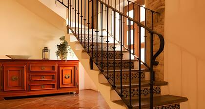 Spacious House in the Heart of the City Center | 4 Bedrooms + Parking