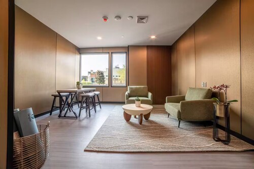 Modern Muse Loft 1BR w/parking